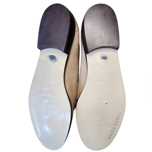 VALERIE STEVENS leather loafers w/medallion, tan, size 9 - Picture 5 of 7
